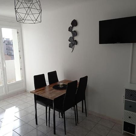 Appart 2/4 Pers Proche Centre Avec Balcon, Parking Narbonne Ngoại thất bức ảnh