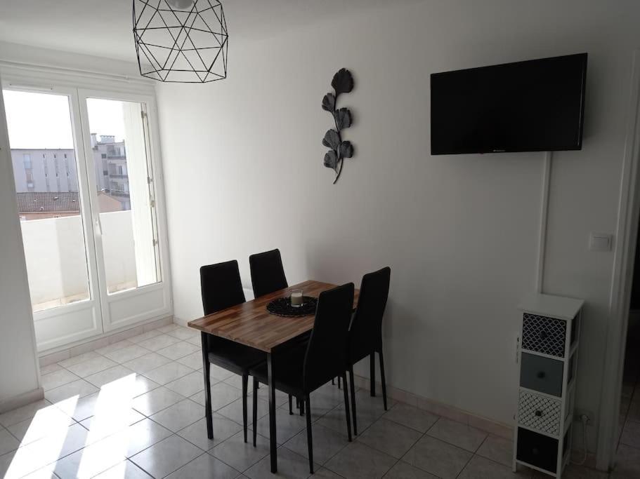 Appart 2/4 Pers Proche Centre Avec Balcon, Parking Narbonne Ngoại thất bức ảnh